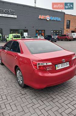 Седан Toyota Camry 2013 в Кременчуці