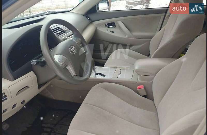 Седан Toyota Camry 2010 в Львові
