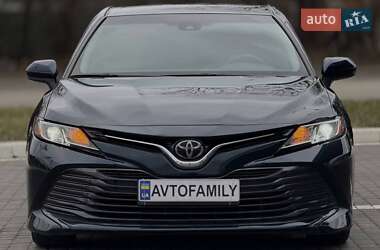 Седан Toyota Camry 2018 в Дніпрі