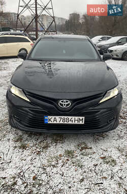 Седан Toyota Camry 2018 в Полтаве