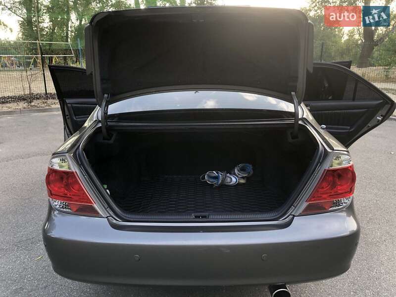 Седан Toyota Camry 2006 в Полтаві