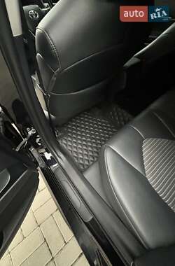 Седан Toyota Camry 2019 в 