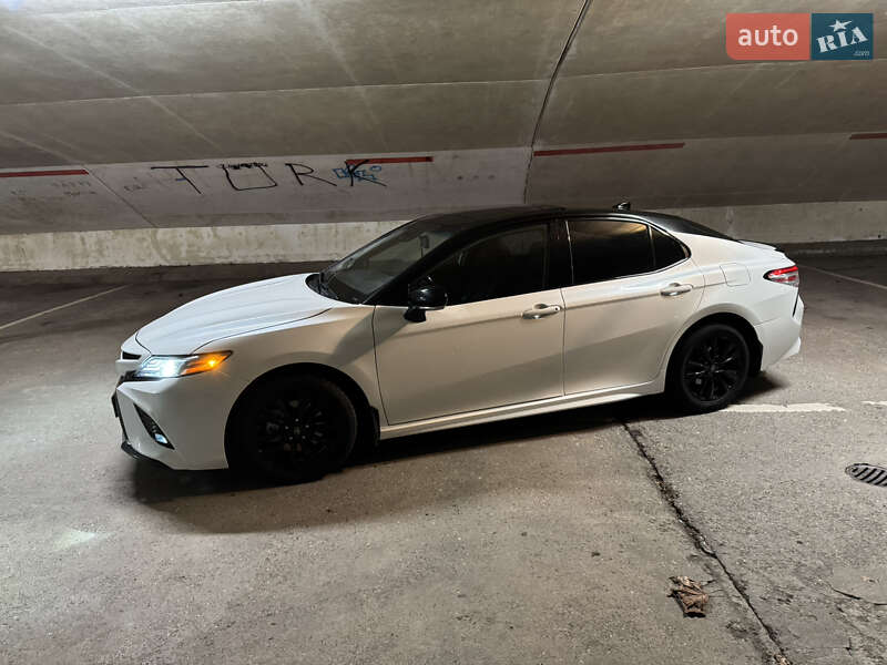 Седан Toyota Camry 2018 в Харкові