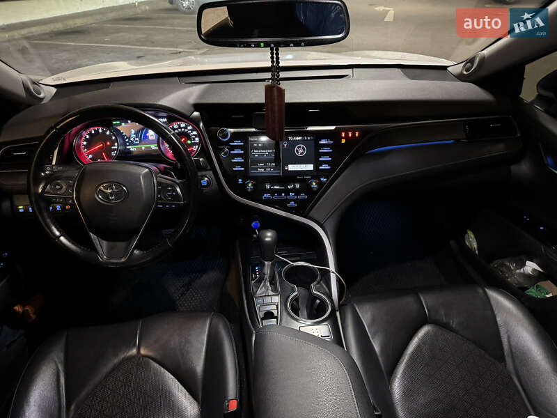 Седан Toyota Camry 2018 в Харкові