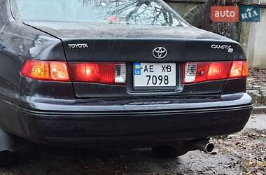 Седан Toyota Camry 2000 в Харькове