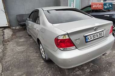 Седан Toyota Camry 2004 в Києві