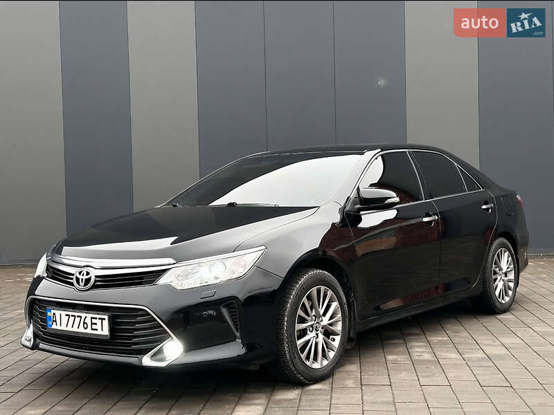 Седан Toyota Camry 2017 в Хмельницком