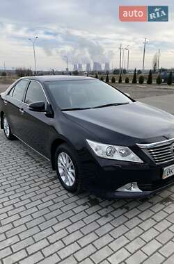 Седан Toyota Camry 2013 в Вараші