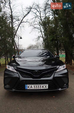 Седан Toyota Camry 2017 в Києві
