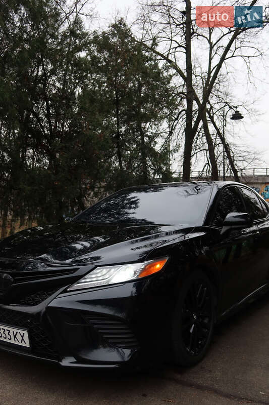 Седан Toyota Camry 2017 в Киеве