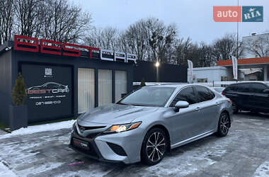 Седан Toyota Camry 2018 в Виннице