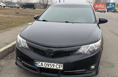 Седан Toyota Camry 2014 в Києві