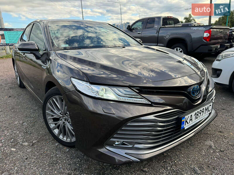 Toyota Camry 2019