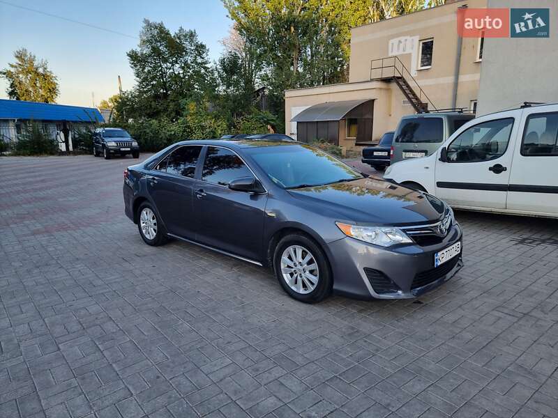 Седан Toyota Camry 2013 в Запорожье