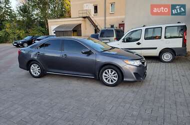 Седан Toyota Camry 2013 в Запорожье