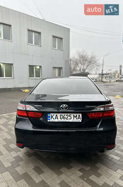 Седан Toyota Camry 2017 в Киеве