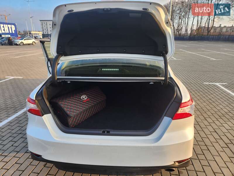 Седан Toyota Camry 2020 в Тернополі