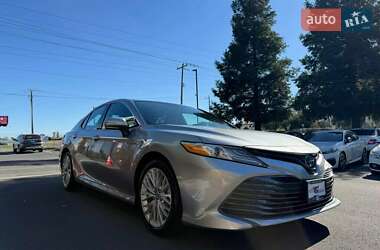 Седан Toyota Camry 2019 в Львове