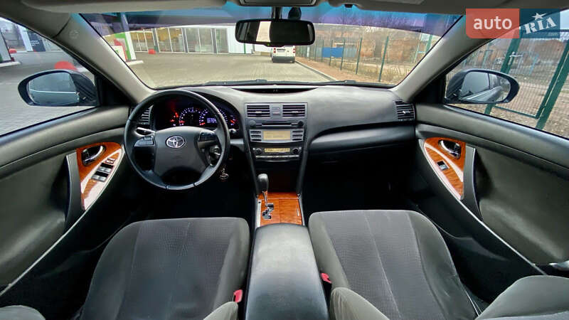 Седан Toyota Camry 2011 в Житомирі