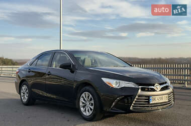 Седан Toyota Camry 2015 в 