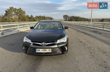 Седан Toyota Camry 2015 в 
