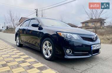 Седан Toyota Camry 2014 в Києві