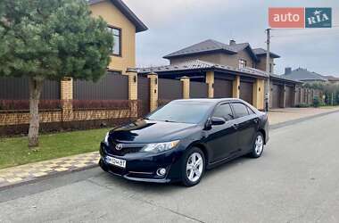 Седан Toyota Camry 2014 в Києві