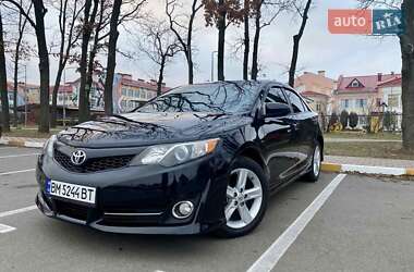 Седан Toyota Camry 2014 в Києві