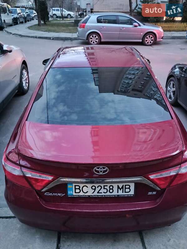 Седан Toyota Camry 2015 в Львове