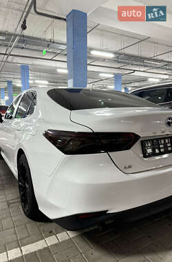 Седан Toyota Camry 2019 в Киеве