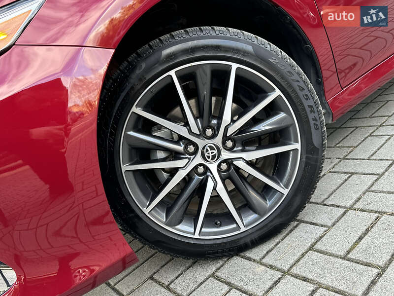 Седан Toyota Camry 2021 в Дрогобыче