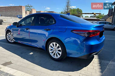 Седан Toyota Camry 2019 в Івано-Франківську