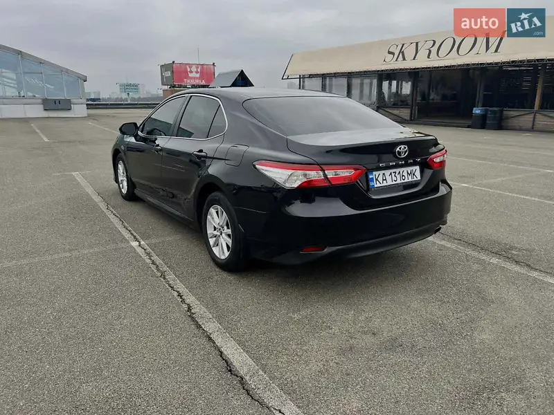 Седан Toyota Camry 2018 в 