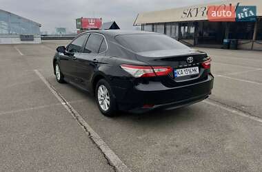 Седан Toyota Camry 2018 в Киеве