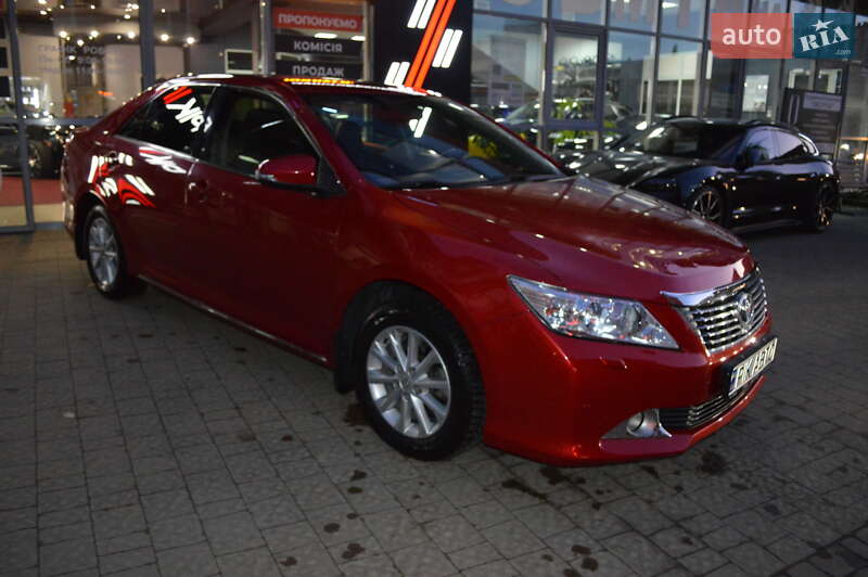 Седан Toyota Camry 2012 в Львові