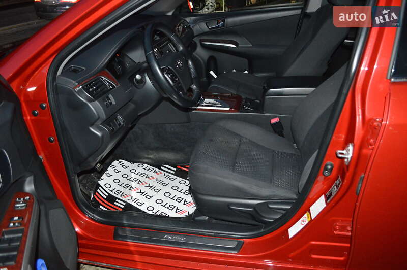 Седан Toyota Camry 2012 в Львові