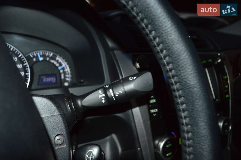 Седан Toyota Camry 2012 в Львові