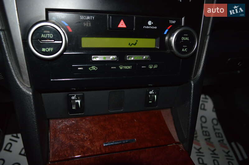 Седан Toyota Camry 2012 в Львові