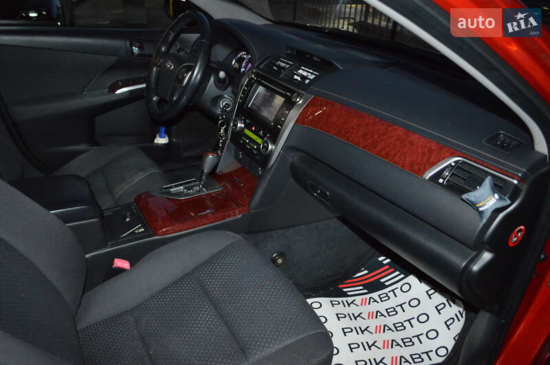 Седан Toyota Camry 2012 в Львові