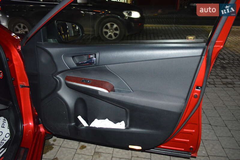 Седан Toyota Camry 2012 в Львові