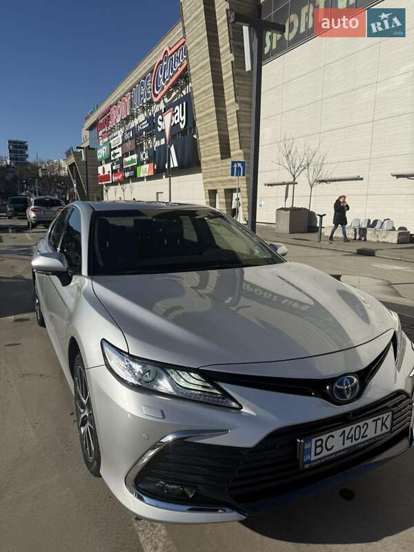 Седан Toyota Camry 2024 в Львові