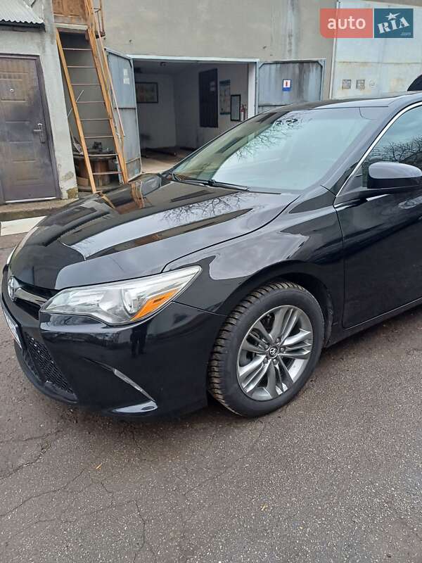Седан Toyota Camry 2016 в Чернівцях