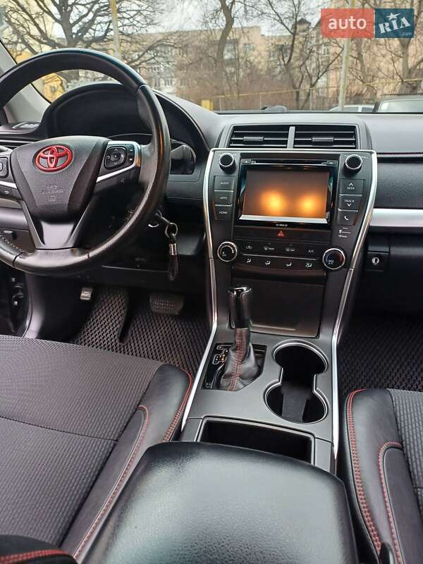 Седан Toyota Camry 2016 в Чернівцях