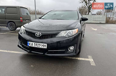 Седан Toyota Camry 2014 в Киеве