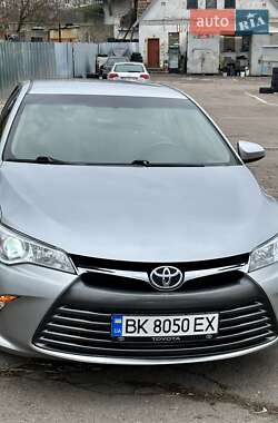 Седан Toyota Camry 2015 в Рівному