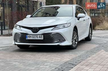 Седан Toyota Camry 2018 в Киеве