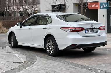 Седан Toyota Camry 2018 в Киеве