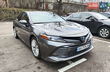 Седан Toyota Camry 2017 в Киеве