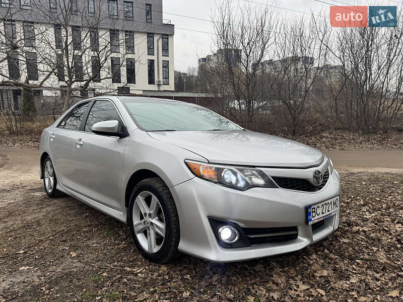 Седан Toyota Camry 2012 в Львове