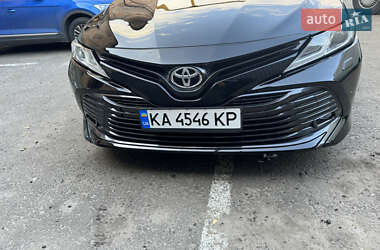 Седан Toyota Camry 2018 в Киеве